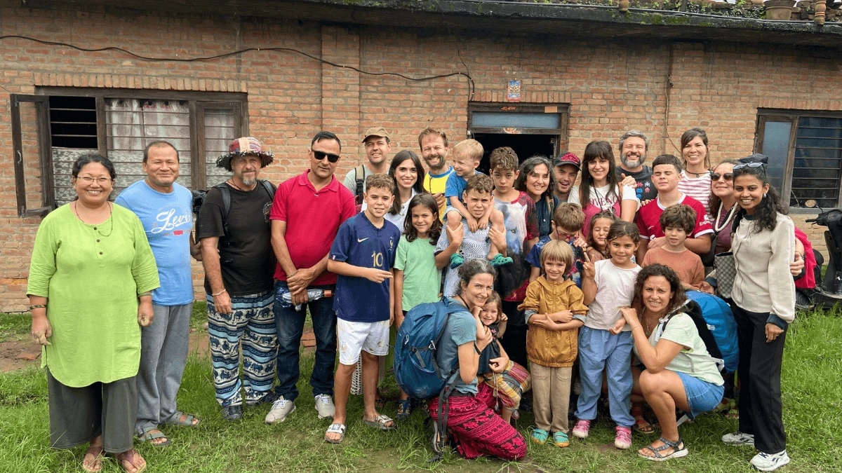 Nepal Tours, Trekking y Voluntario en Escuela.