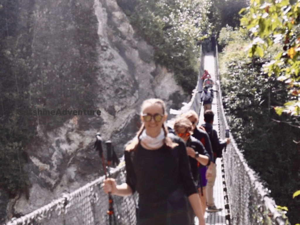 Grupo pequeño de trekkers en Nepal, 2026