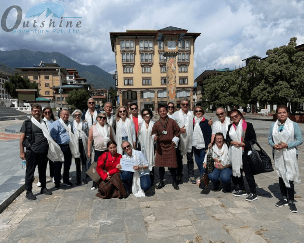 Grupo de turistas en la ciudad de Timbu