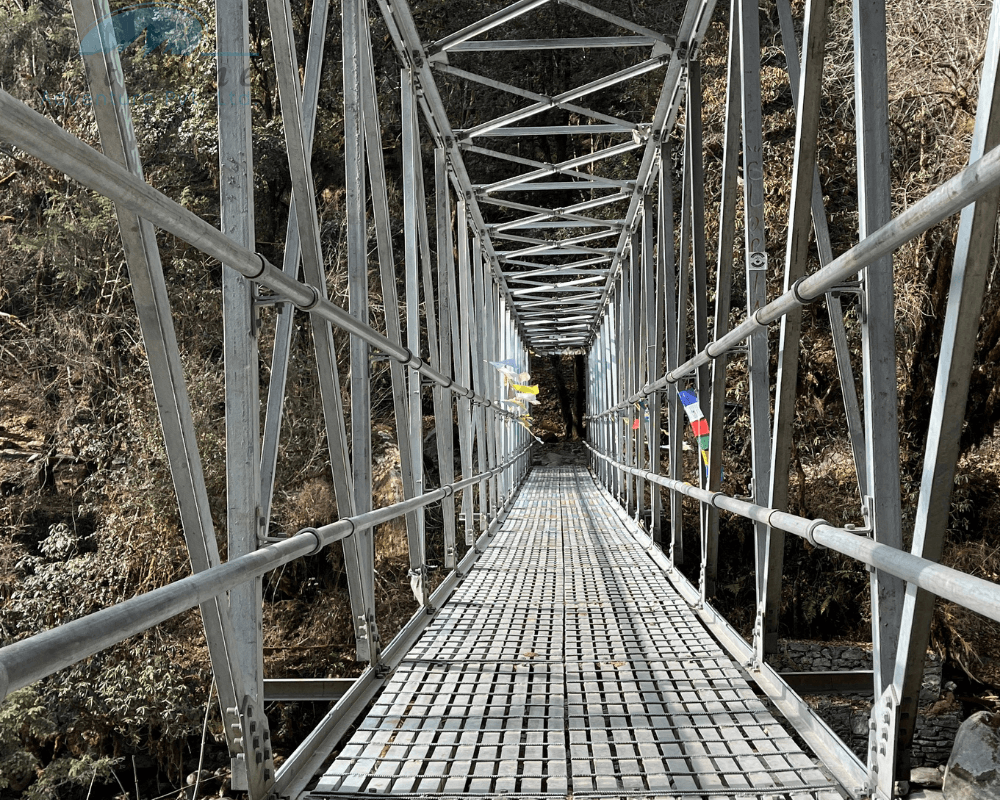 Puente colgante en la ruta del Trek al Valle de Langtang