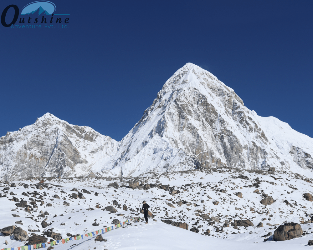 Vista panorámica del Monte Everest durante el Trek al Campamento Base del Everest
