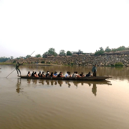 canoeing in Chitwan